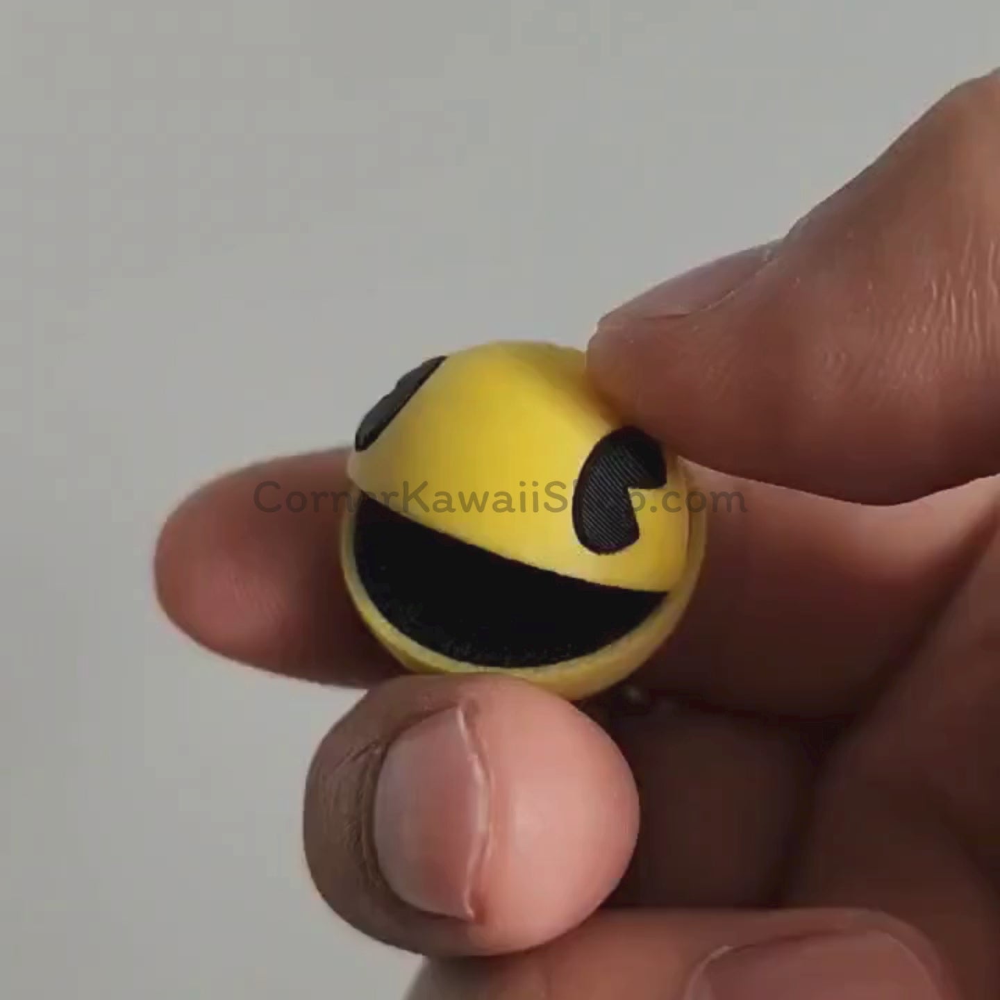 Pac-Man Keychain – Classic Arcade Fidget with Movable Jaw